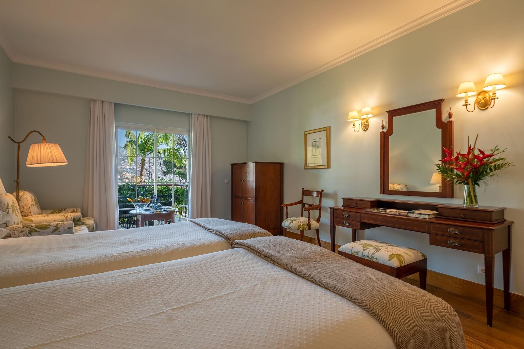 Quinta Jardins Do Lago Funchal  Exterior photo A room at the hotel