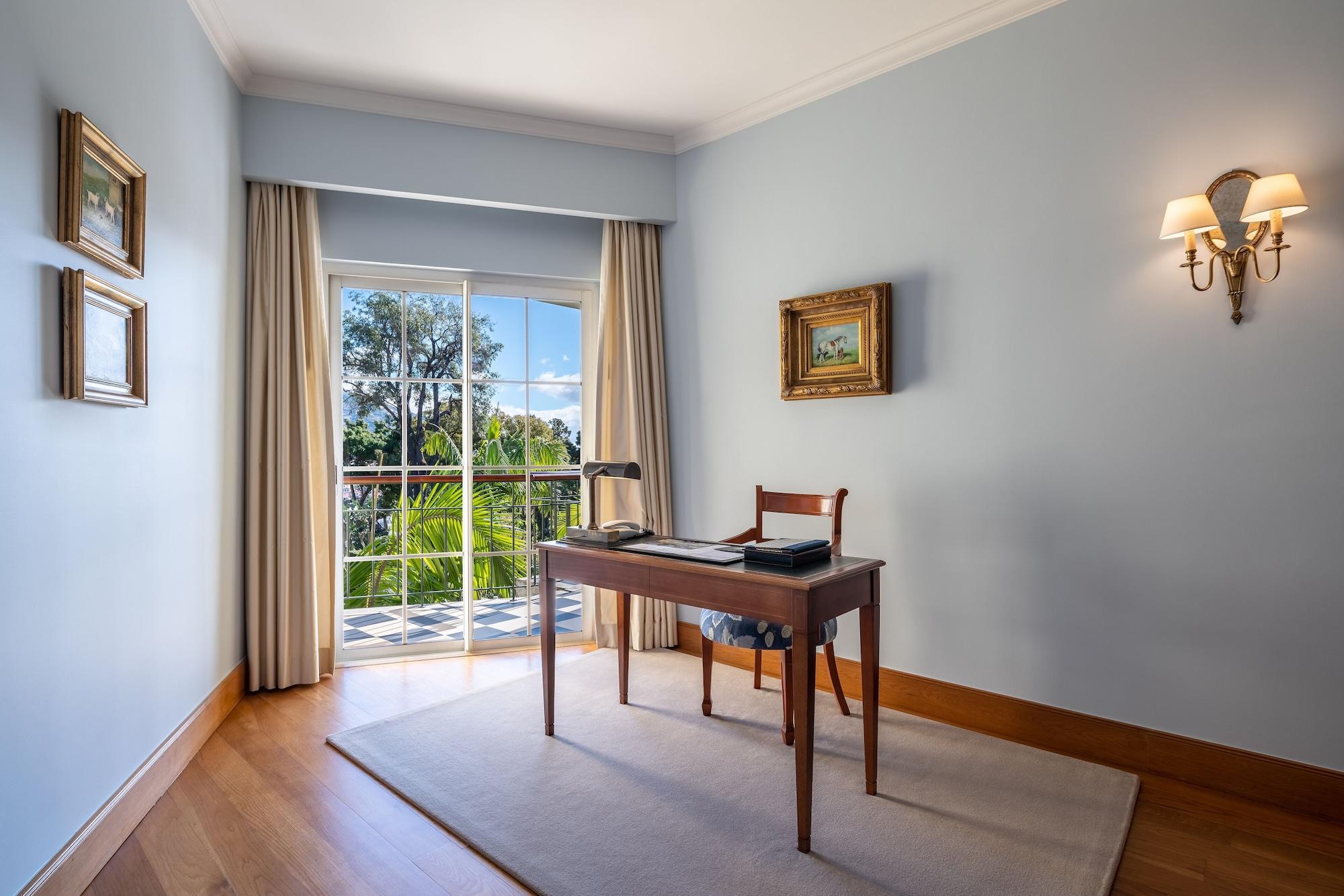 Quinta Jardins Do Lago Funchal  Exterior photo A room at the hotel
