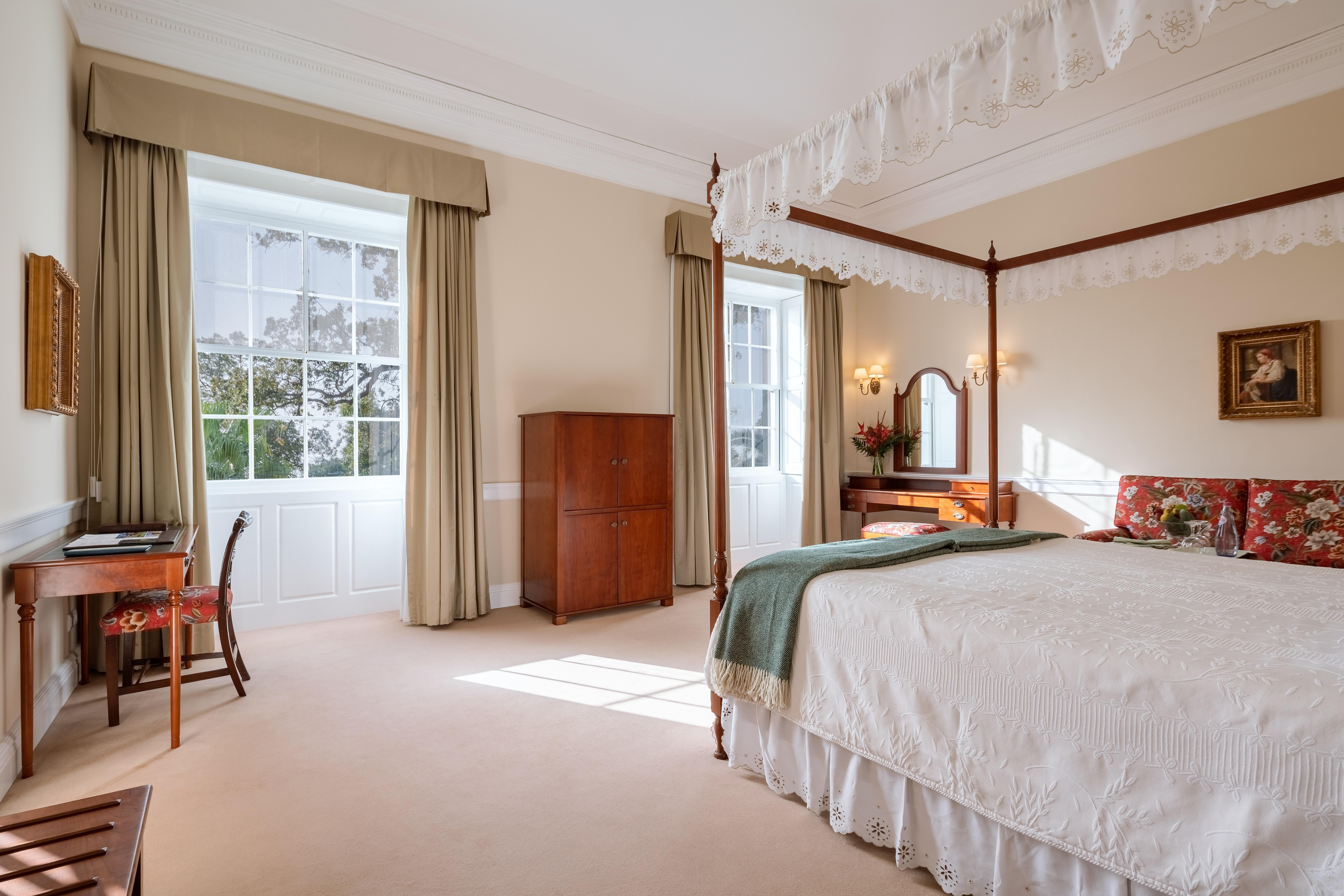 Quinta Jardins Do Lago Funchal  Exterior photo The bedroom of the Master of Balliol