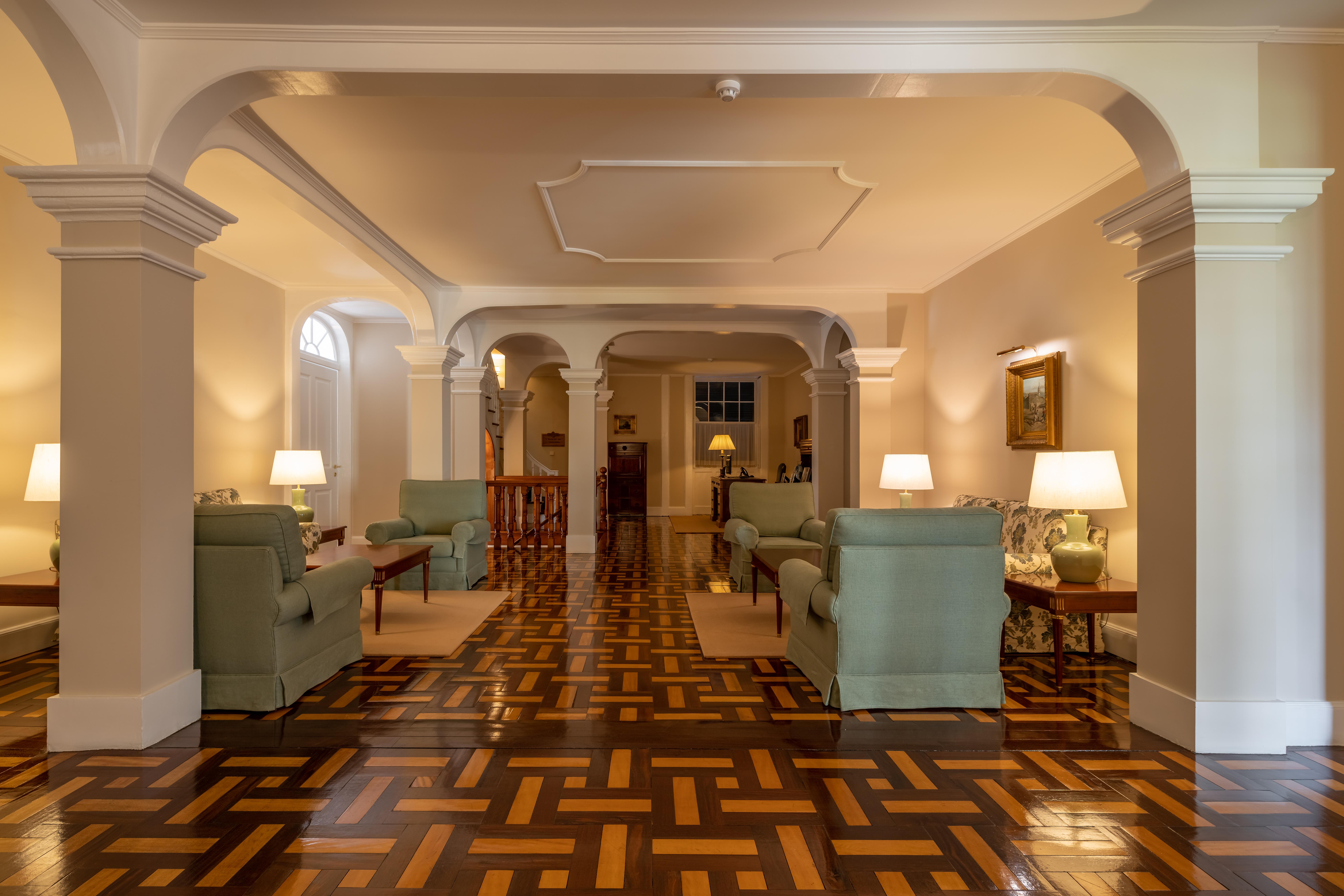 Quinta Jardins Do Lago Funchal  Exterior photo The lobby of the Inn at the Opera