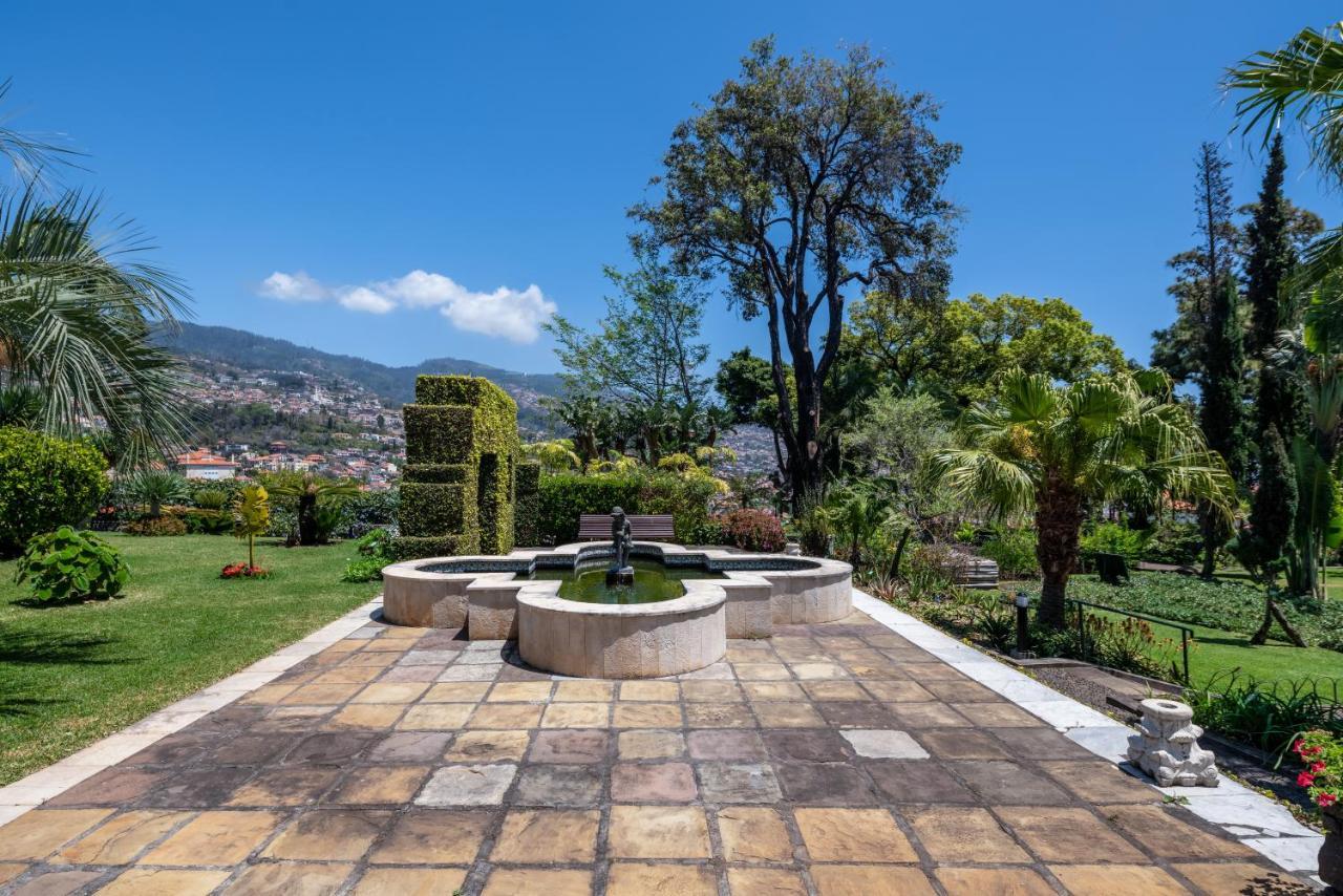 Quinta Jardins Do Lago Funchal  Exterior photo The central fountain of the botanical garden