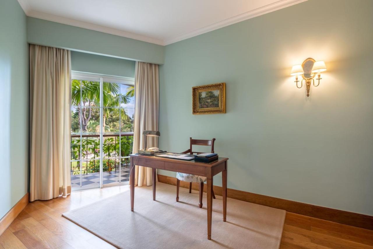 Quinta Jardins Do Lago Funchal  Exterior photo A room at the hotel